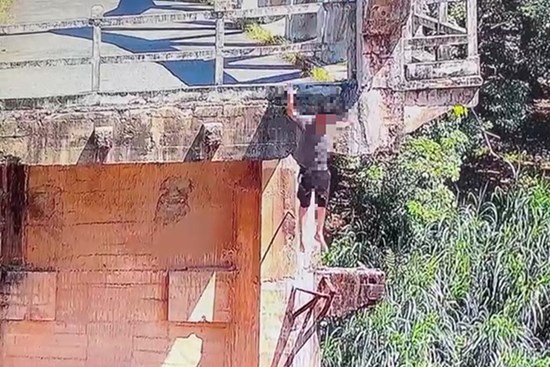 Diễn biến nóng vụ nam thanh niên để lại bút tích 