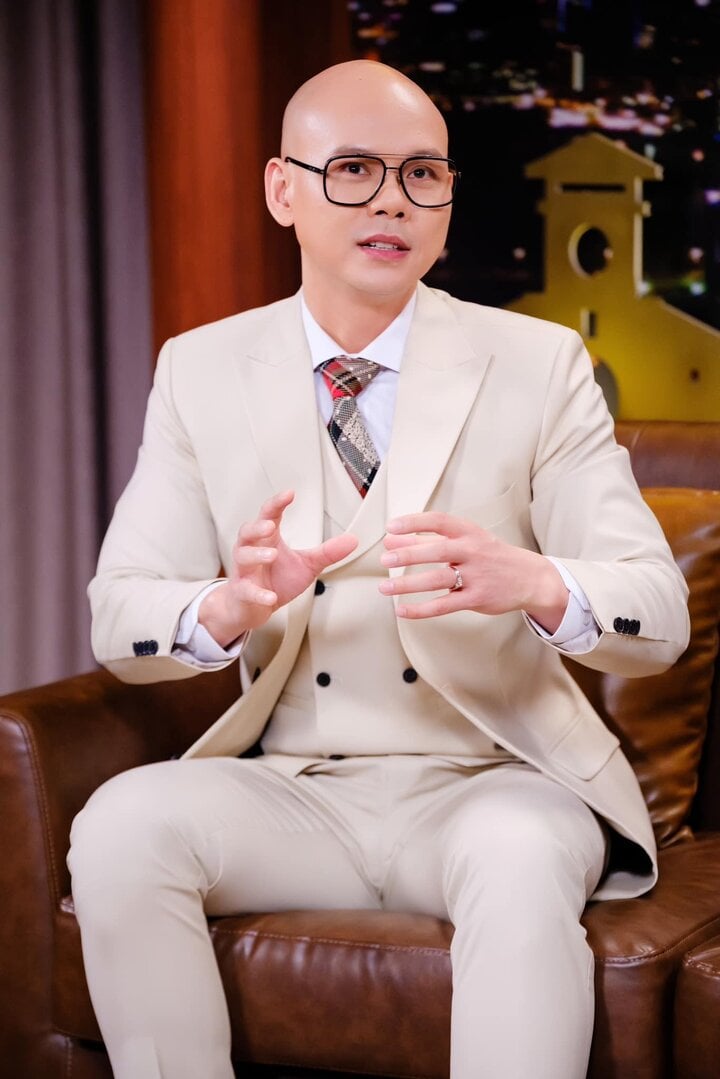 Nam ca sĩ nổi tiếng của showbiz Việt từng muốn làm linh mục là ai?-2