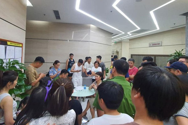 Vụ số điện thoại cư dân 6th Element bị đưa lên web đen: Một điện thoại nghi vấn được giao nộp công an-3