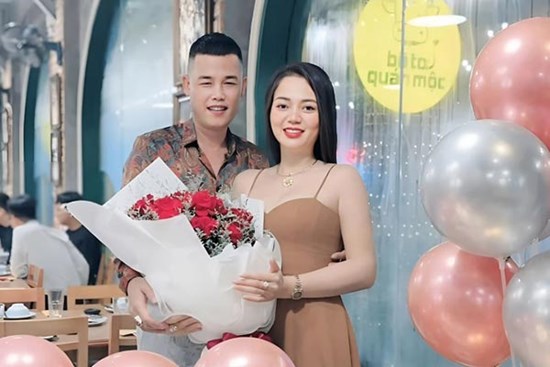 Nhan sắc tuổi U50 của bạn gái Hiệp Gà