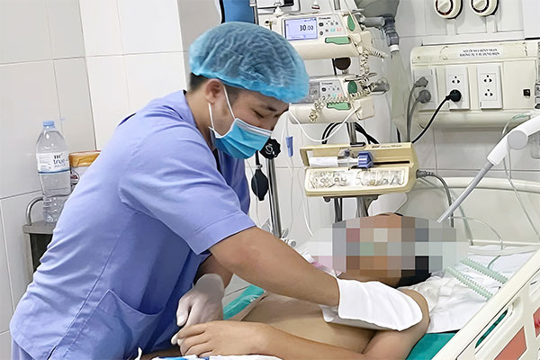 Nam sinh đi cấp cứu vì tai nạn không ngờ khi đang ngủ-1