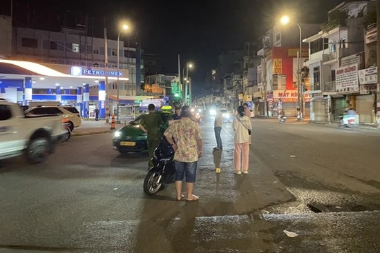 Vụ hất người phụ nữ lên nắp capo: Tài xế ô tô xin lỗi nạn nhân