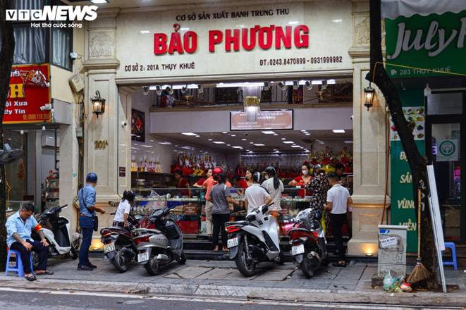 Sát rằm tháng 7, bánh trung thu vẫn vắng khách mua-18