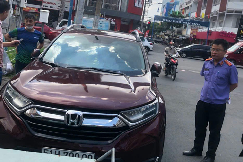 Lời khai của tài xế vụ hất cô gái lên nắp ca pô ở TPHCM-3