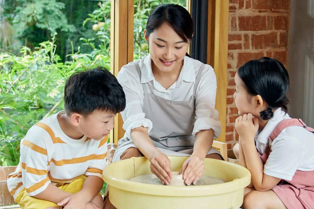 Trào lưu thuê thạc sĩ về chăm sóc con cái gây tranh cãi ở Trung Quốc-2