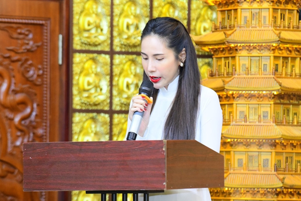 Phật tử rơi nước mắt với bài nói về công ơn cha mẹ của ca sĩ Thủy Tiên-2