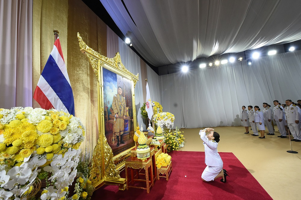 Hình ảnh tân nữ Thủ tướng Thái Lan nhận sắc lệnh bổ nhiệm, tuyên thệ nhậm chức-1