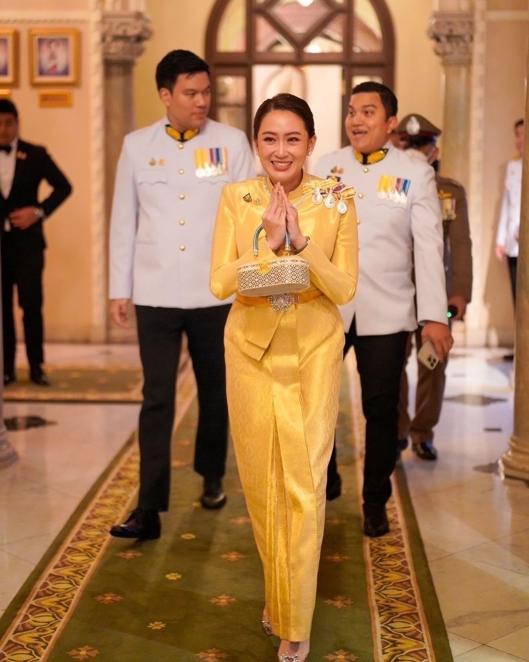 Phong cách sành điệu của nữ Thủ tướng Thái Lan nhậm chức ở tuổi 37-3