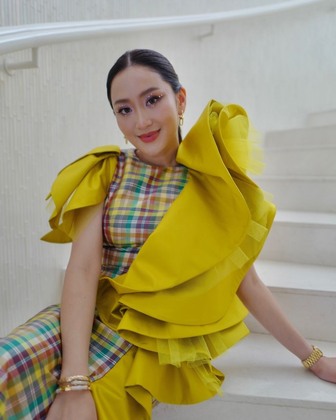 Phong cách sành điệu của nữ Thủ tướng Thái Lan nhậm chức ở tuổi 37-11