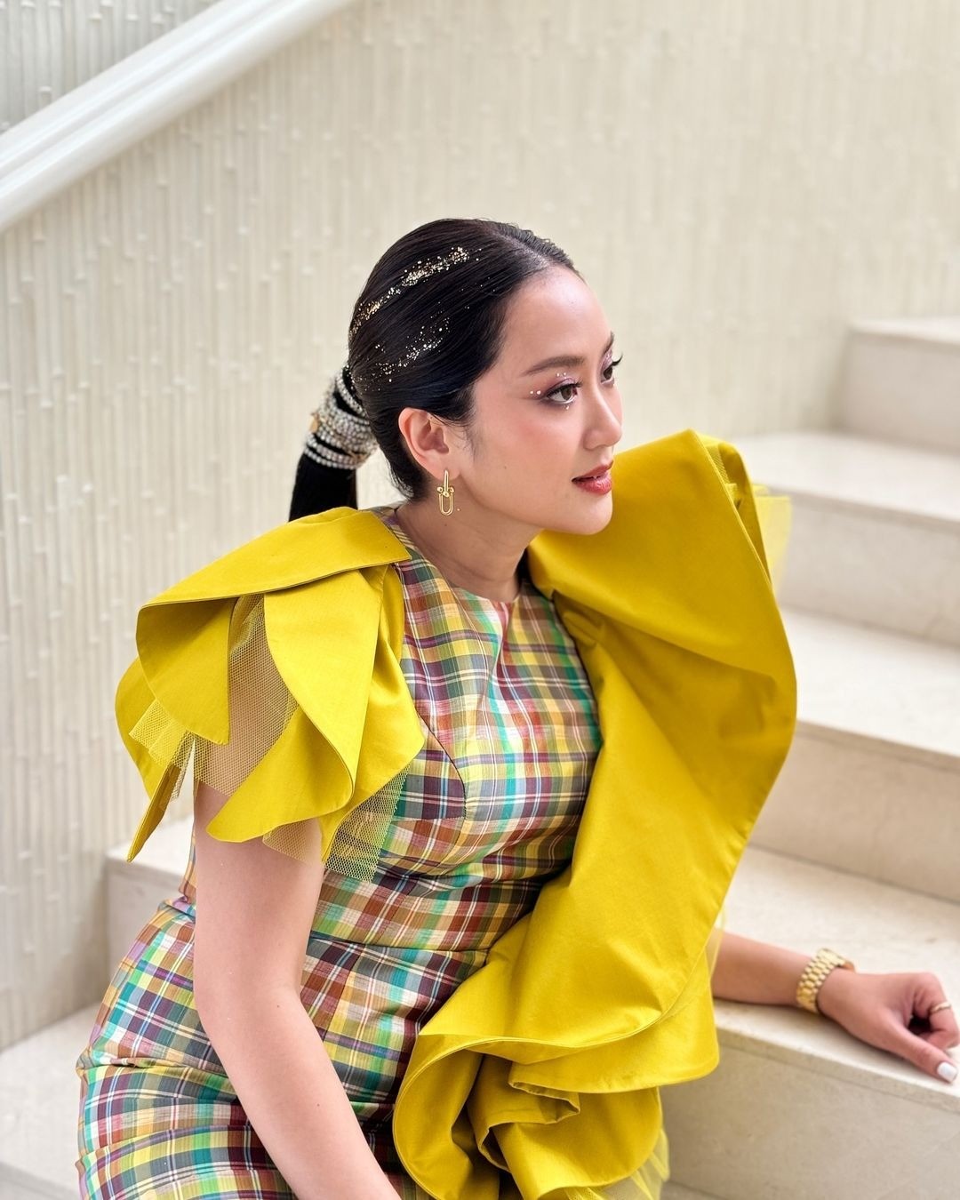 Phong cách sành điệu của nữ Thủ tướng Thái Lan nhậm chức ở tuổi 37-12