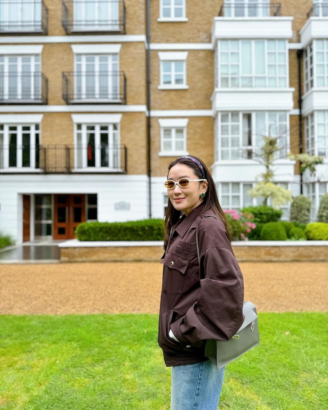 Phong cách sành điệu của nữ Thủ tướng Thái Lan nhậm chức ở tuổi 37-13