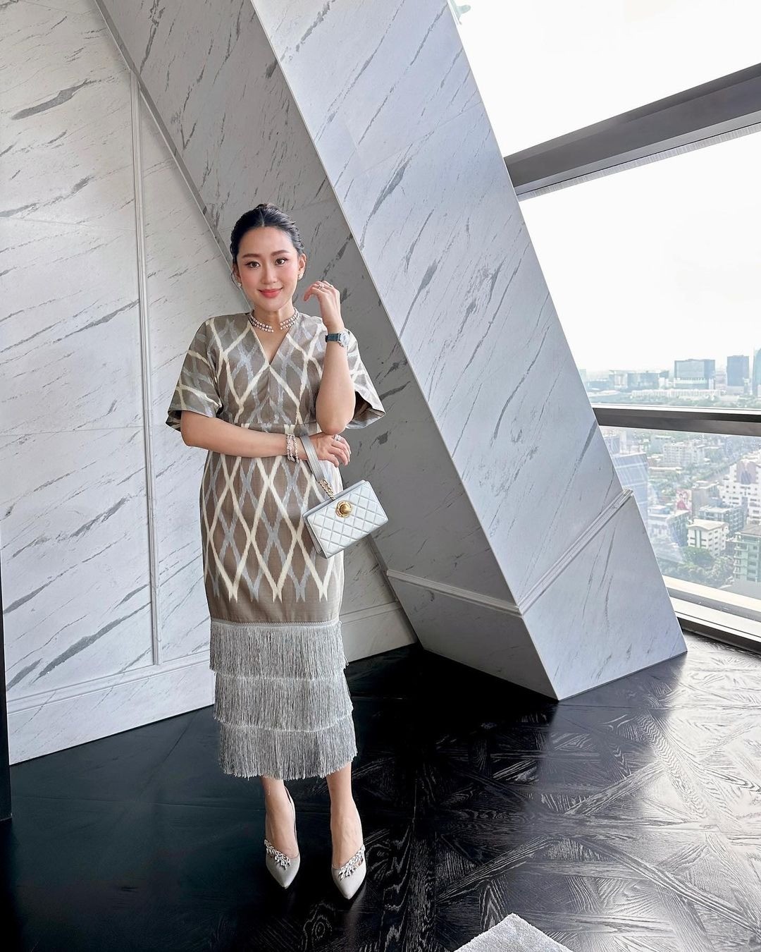 Phong cách sành điệu của nữ Thủ tướng Thái Lan nhậm chức ở tuổi 37-15