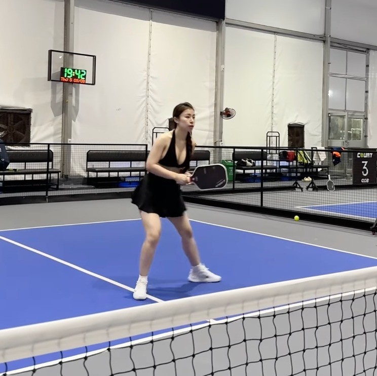 Mặc gì giữa tranh cãi chơi Pickleball chủ yếu khoe thân, làm màu-2