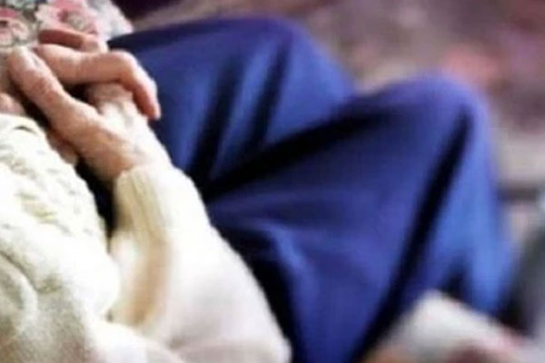 Cụ bà 89 tuổi nghi bị xâm phạm thân thể-1