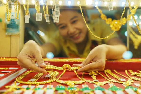 Giá vàng hôm nay 20/8/2024: SJC bỗng vọt tăng 1 triệu đồng cả hai chiều-1