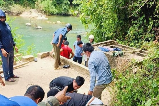 Nam nhân viên công ty cấp nước ở Quảng Bình tử vong khi kiểm tra giếng bơm