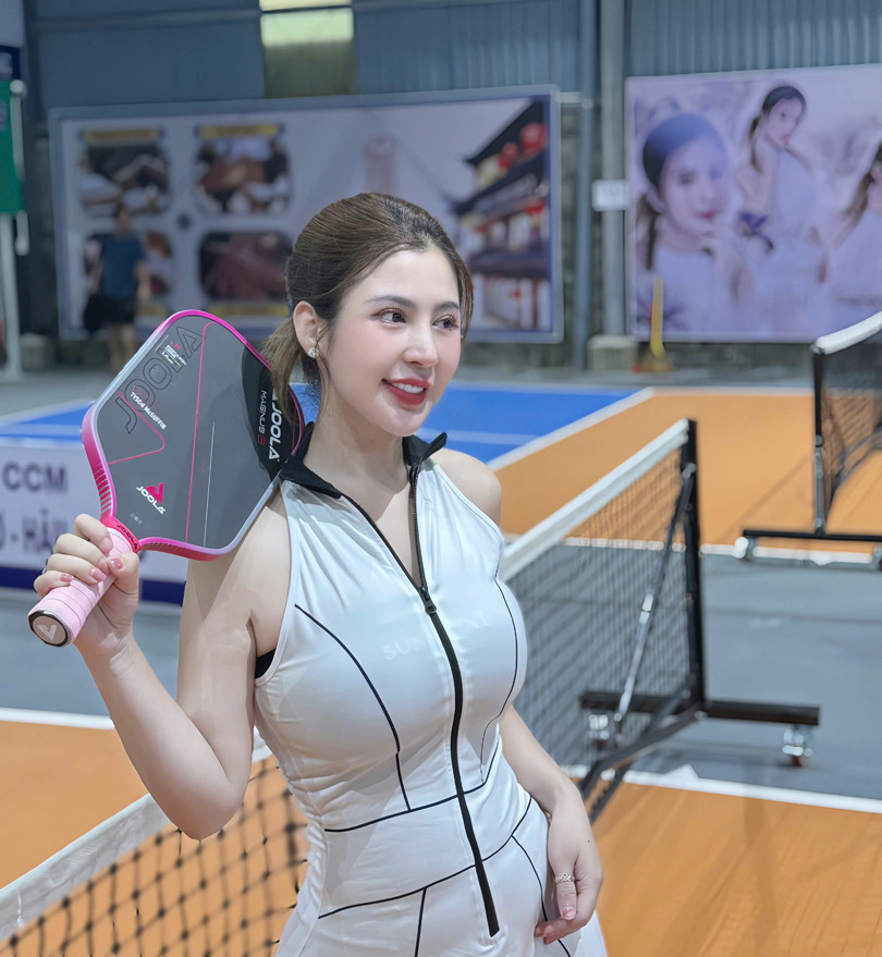 Người đẹp mê chơi Pickleball, lên tiếng chuyện mặc gợi cảm trên sân tập-2