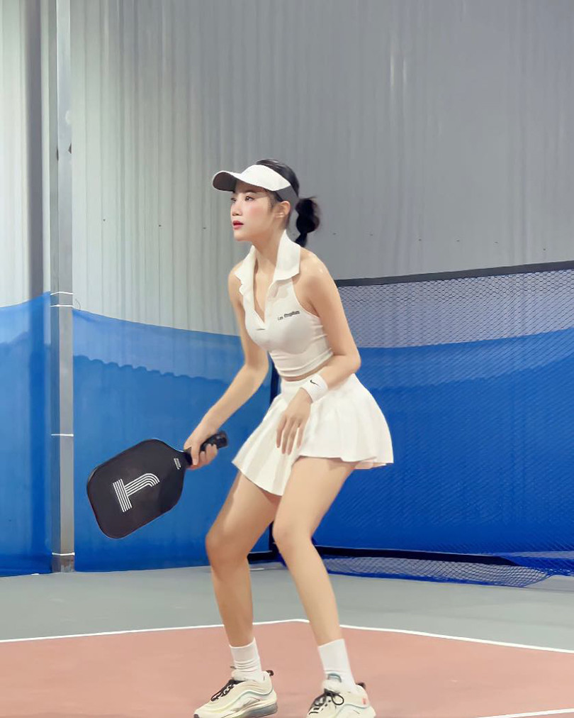 Người đẹp mê chơi Pickleball, lên tiếng chuyện mặc gợi cảm trên sân tập-3