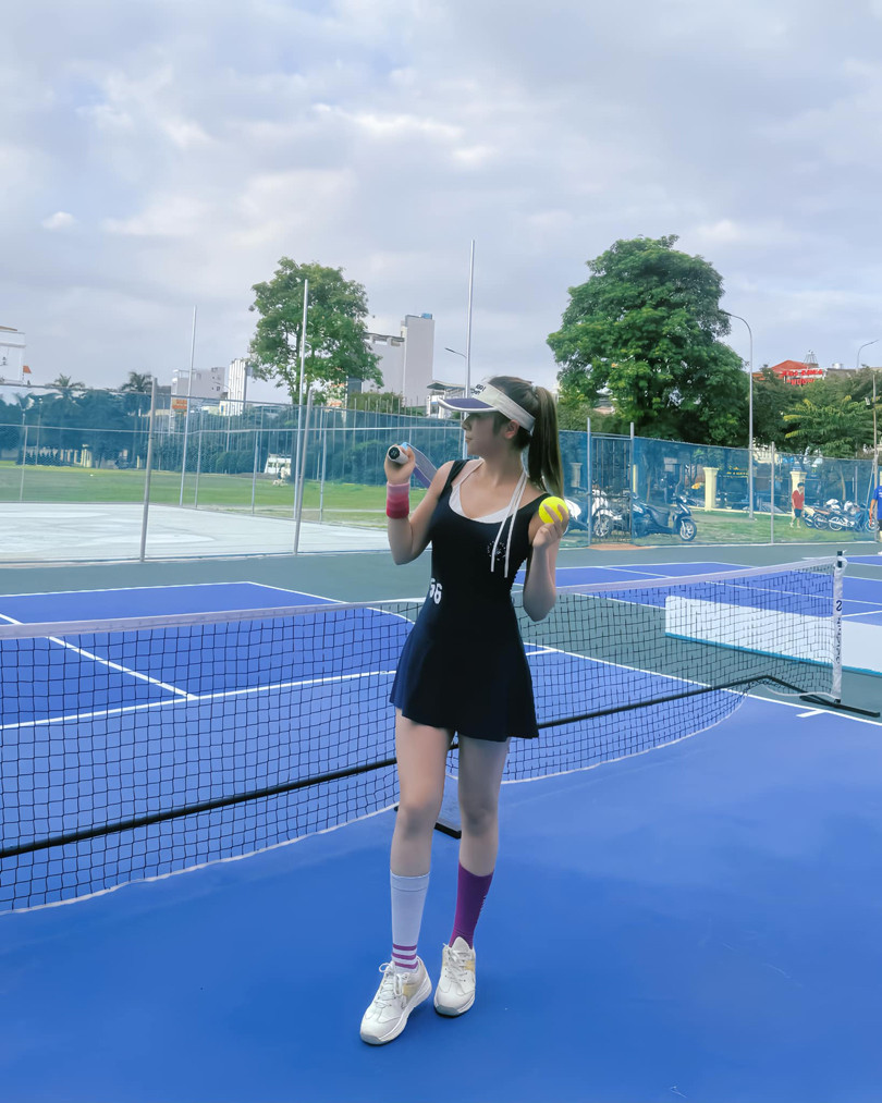 Người đẹp mê chơi Pickleball, lên tiếng chuyện mặc gợi cảm trên sân tập-6