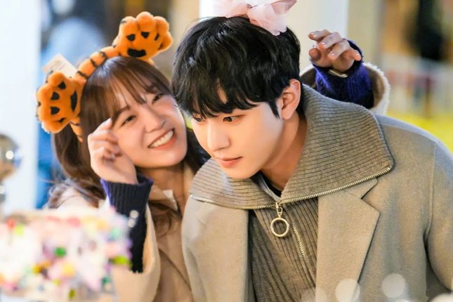 4 cặp cung hoàng đạo trái dấu nhưng cực kỳ hút nhau, đôi nào hạng nhất?-4