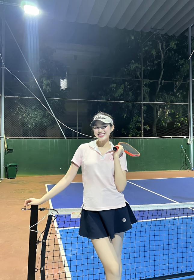 Hoa hậu Đỗ Thị Hà đổi trang phục tập pickleball cực xinh, tiết lộ lợi ích của môn này-4