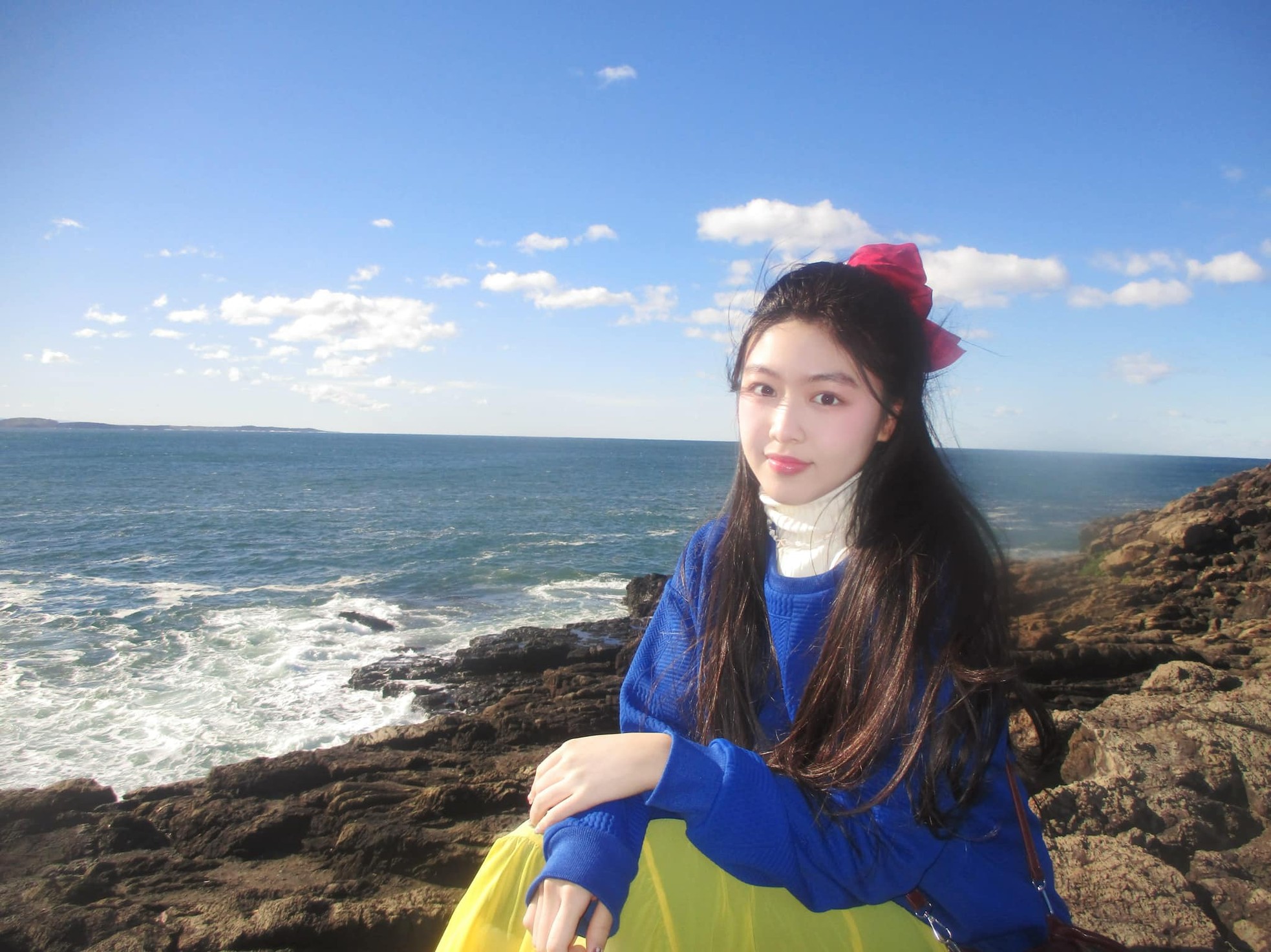 Con gái MC Quyền Linh thay đổi cách ăn mặc, khoe sắc vóc cuốn hút ở tuổi 18-6