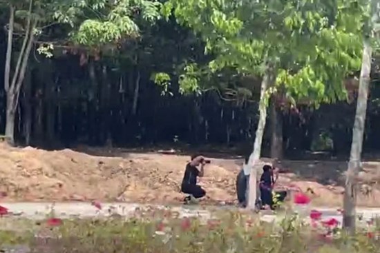 Vụ cô gái khỏa thân chụp ảnh trên đường ở Bình Dương: Đang xác minh người tung ảnh lên mạng