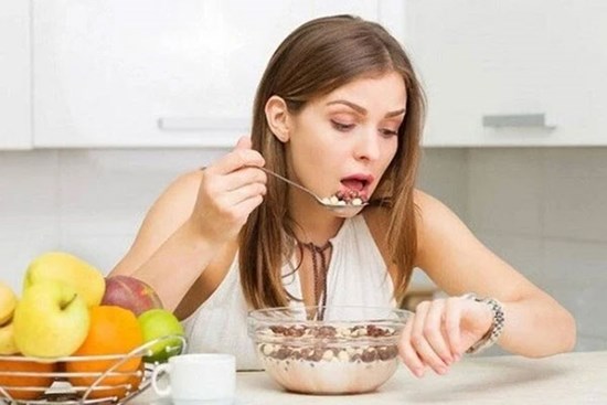 Tác hại của việc ăn sáng muộn