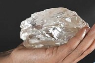 Đào được viên kim cương khổng lồ nặng gần 2.500 carat