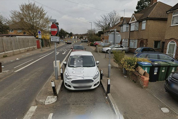 Đoạn đường siêu hẹp khiến vô số tài xế non tay toát mồ hôi-1