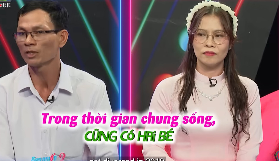 Ông bố đơn thân trao nhẫn trên sân khấu, mong cô giáo tiểu học về làm vợ mình-1