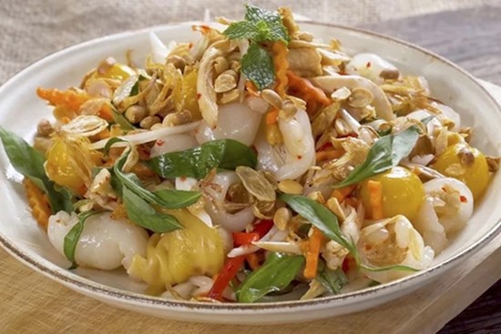 Cách làm gỏi ức gà thơm ngon, thanh đạm cho ngày nắng nóng