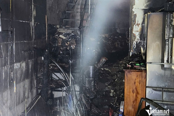 Cháy lớn thiêu rụi cửa hàng bán đồ gia dụng ở Nam Định-3