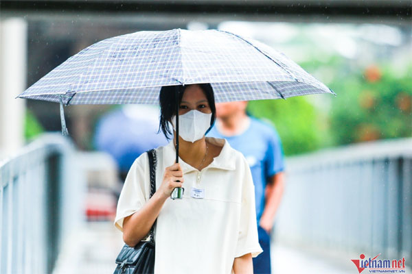 Dự báo thời tiết ngày 26/8/2024: Hà Nội ngày oi nóng, chiều tối có mưa-1