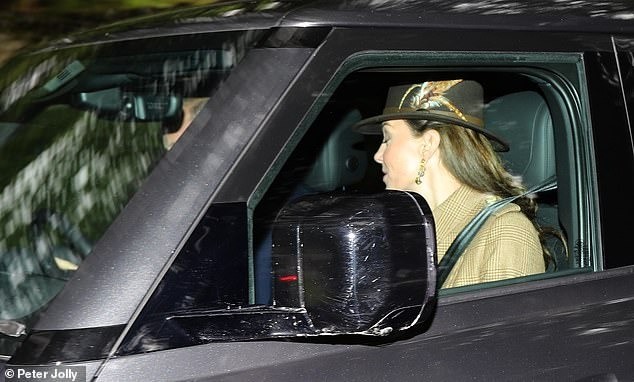 Hình ảnh mới nhất về Công nương Kate-1