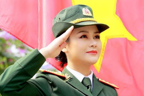 Nữ diễn viên mang hàm thiếu tá, diện mạo xinh đẹp nhưng toàn đóng vai đoản mệnh là ai?