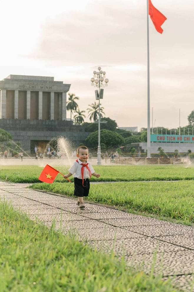 Đội hình búp măng non chụp ảnh trước lăng Bác gây sốt mạng vì quá đáng yêu-12