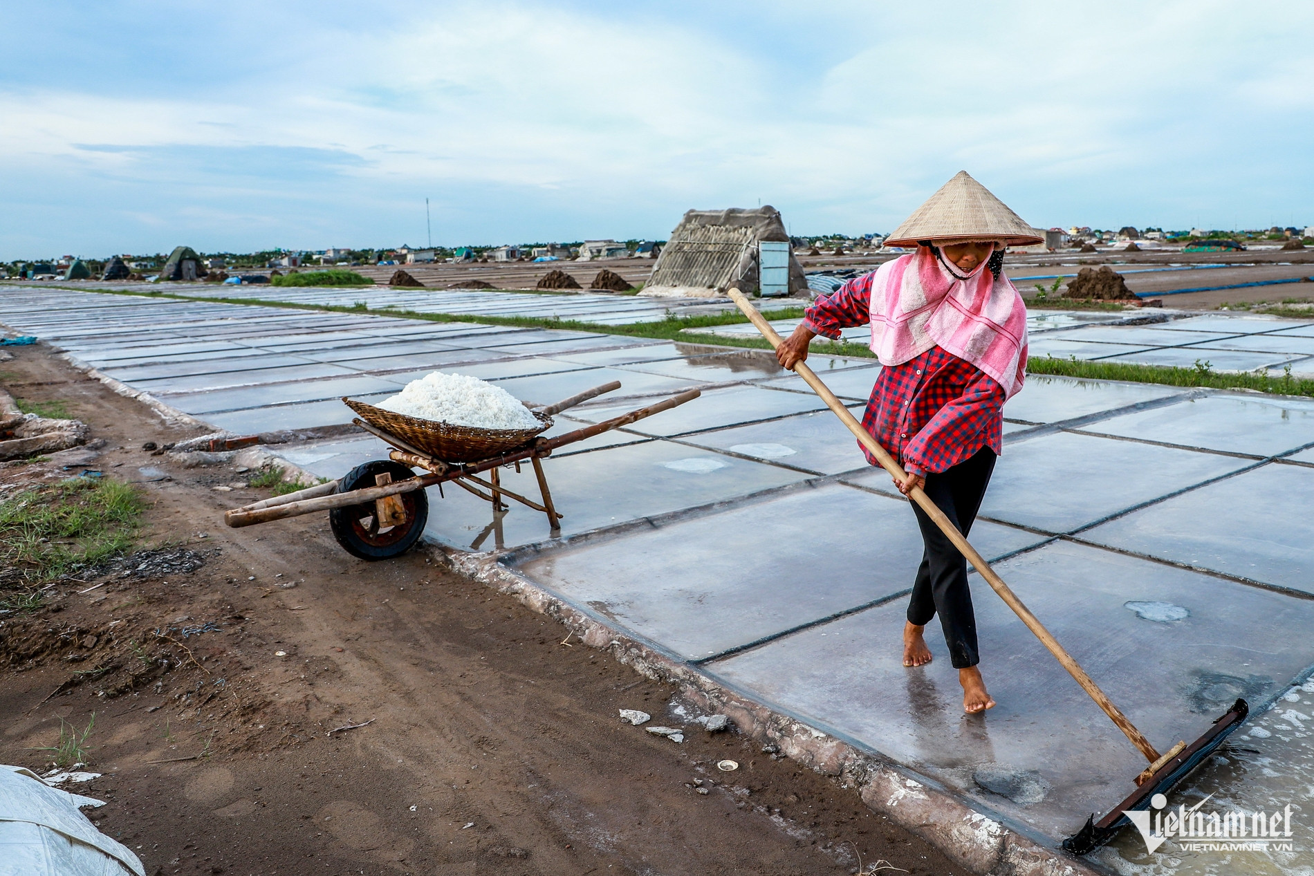 Nghề đặc biệt ở Nam Định: Nắng càng rát mặt dân càng có tiền-2