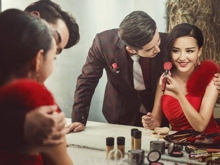 Đang là vợ giám đốc, sếp bà bỗng nhận tin sét đánh do chính chồng mình nói hé lộ sự thật kinh hoàng-1