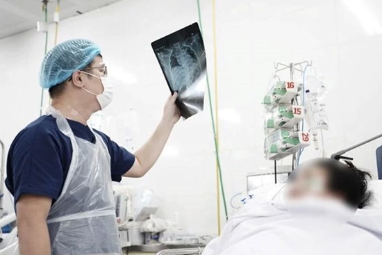 Người phụ nữ suy hô hấp sau khi hút mỡ bụng ở TP.HCM