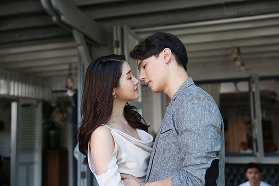 Cô bồ trẻ xinh tươi nhỏ hơn cả tuổi con gái và chiêu dẫn dắt khiến giám đốc già 'ngã ngựa, gãy ghế'