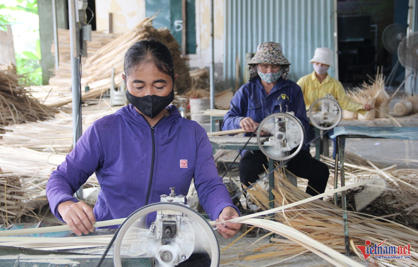 Cựu binh Nghệ An một mình đi khắp nơi học hỏi, đưa hàng mây tre đan ra thế giới-3