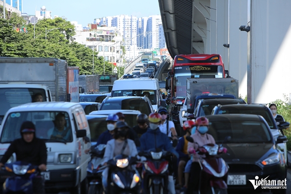 Người dân các tỉnh đổ về tham quan, vườn thú Thủ đô chật cứng người-20