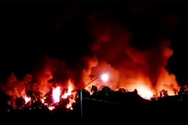 Kho phế liệu ở Thái Nguyên cháy ngùn ngụt, cột khói cuồn cuộn bốc cao-3