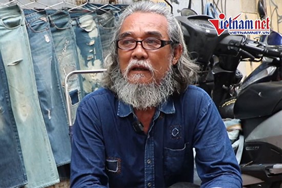 Cụ ông U70 hơn 30 năm 'xé quần jeans' mưu sinh, đam mê thời trang tái chế