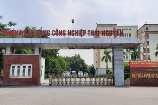 Hàng loạt học sinh trường cao đẳng nhập viện chưa rõ nguyên nhân