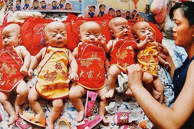 22 năm sau ca sinh 5 kỷ lục, người mẹ khóc nói giá như không mang thai-1