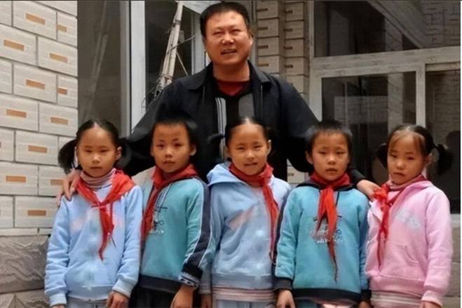 22 năm sau ca sinh 5 kỷ lục, người mẹ khóc nói giá như không mang thai-6