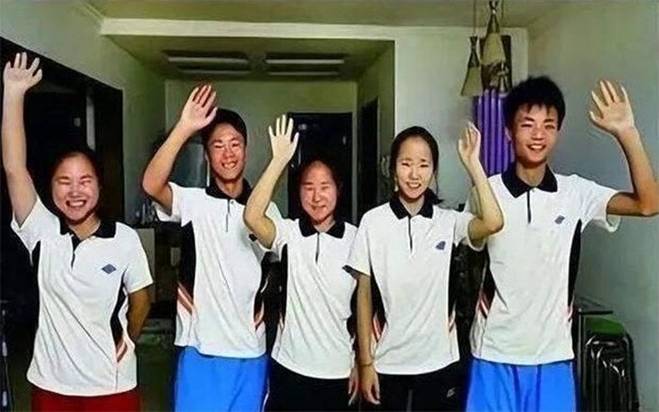 22 năm sau ca sinh 5 kỷ lục, người mẹ khóc nói giá như không mang thai-7