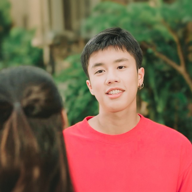 Đi Giữa Trời Rực Rỡ: Làm thiếu gia phố núi vất vả đến mức Long Vũ sụt tới 7kg-1